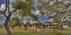 Holiday to the Ashnil Aruba Lodge, Tsavo National Park Kenya