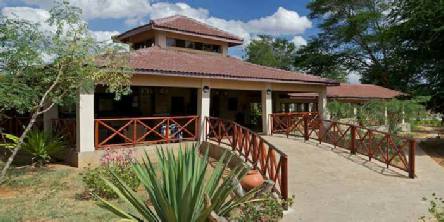 Holiday to the Ashnil Aruba Lodge, Tsavo National Park Kenya